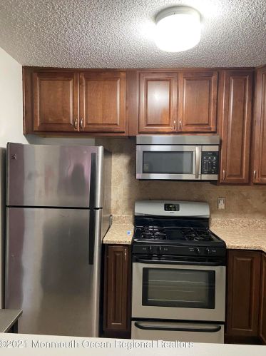 91 Des Moines Ct, Tinton Falls NJ  07712-3171 exterior