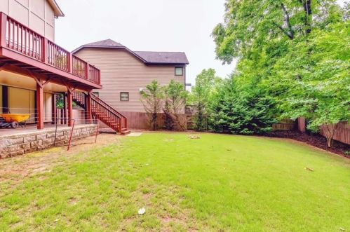 31 Honour Cir, Atlanta GA  30305-1121 exterior