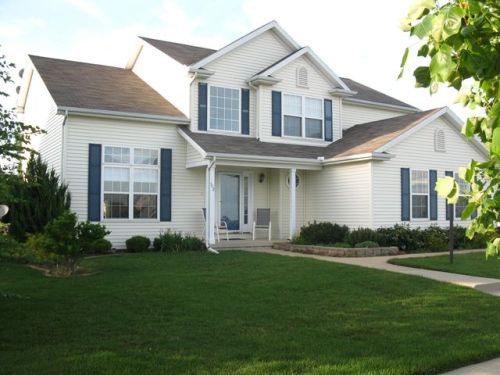502 Sunflower St, Savoy, IL 61874-7400