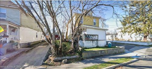 413 Ridge Ave, Tinton Falls NJ  07712-6331 exterior