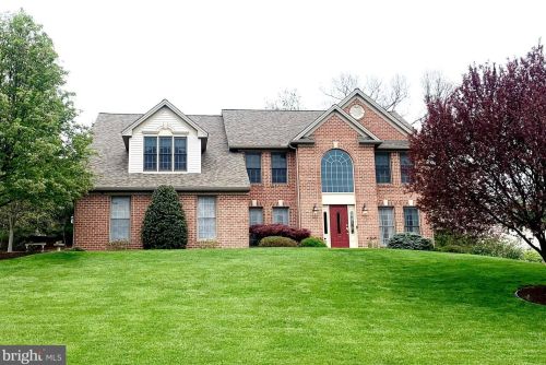 2248 Spangler Cir, York, PA 17406-9794