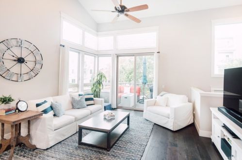 5527 Strand, Hawthorne, CA 90250-1077
