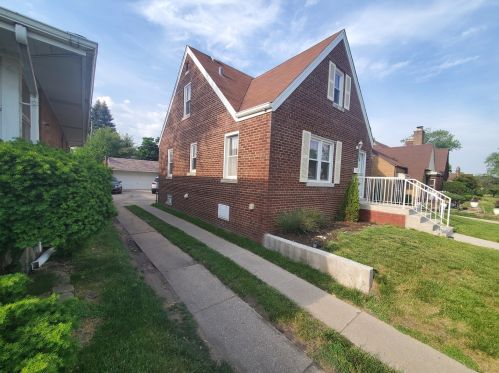 122 Highland St, Calumet City, IL 60409-5311