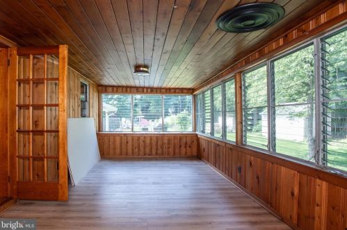 15 Holt Cir, Trenton NJ  08619-1654 exterior