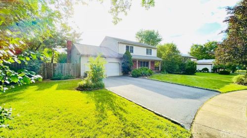 4 Libby Ct, Edison, NJ 08820-2830