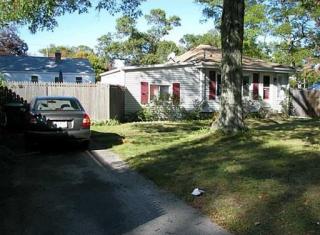 61 Wayne St, Warwick, RI 02889-2424