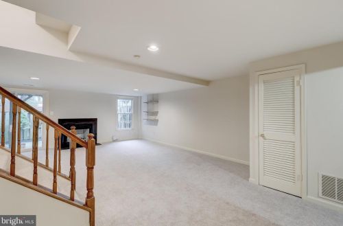 8731 Stone Hl Pl, Springfield VA  22153-1718 exterior