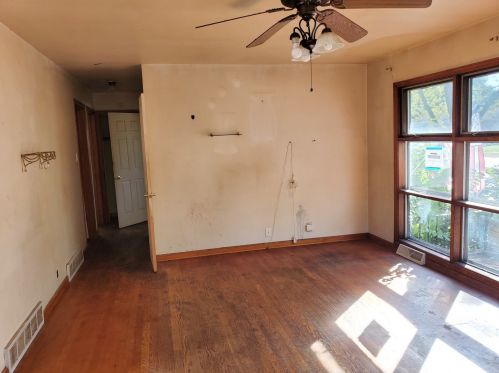 387 Clyde Ave, Calumet City, IL 60409-2223