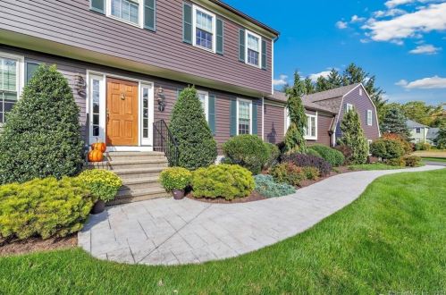 1 Evelyn Dr, Huntington, CT 06484-2405