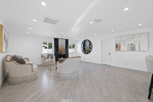 300 Brookhurst St, Anaheim CA  92801-5608 exterior