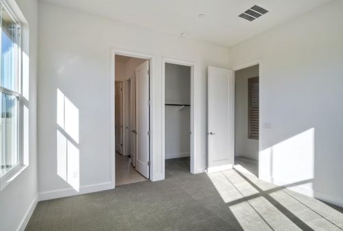 1833 Sugarbush Dr, Vista CA 92084 exterior