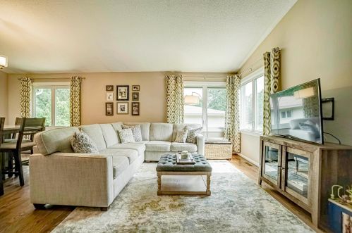 4240 Highland Dr, Saint Paul MN  55126-3122 exterior