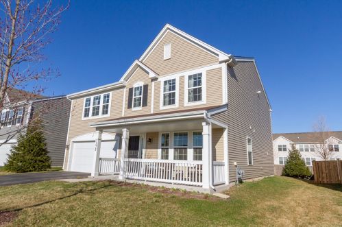1375 Broadland Dr, Pingree Grove, IL 60140-2068