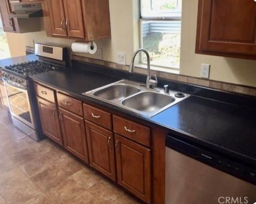 6062 Rouner Dr, Riverside CA  92509-1733 exterior