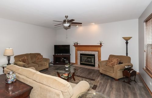 2806 Hidden Valley Ct, Carpentersville, IL 60110-3291