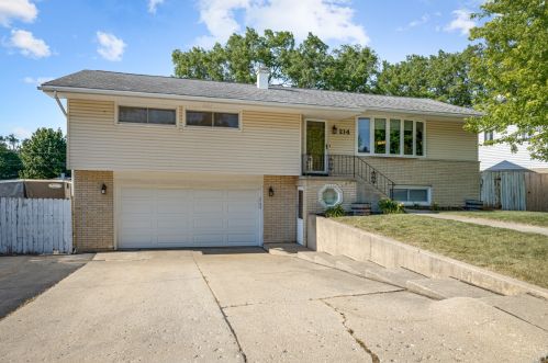 214 Highland Ave, Pingree Grove IL  60140-9456 exterior