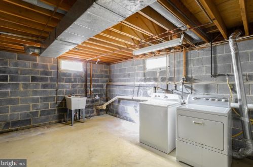 1 Boleyn Ct, Trenton NJ exterior