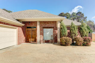 214 Cobblestone Dr, Vicksburg, MS 39183-8645