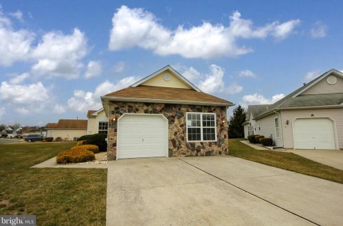 3 Vermont Cir, Beverly, NJ 08010-3123
