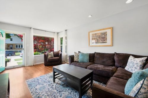 4850 Strong St, Chicago, IL 60630-2416
