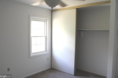 5076 Queens Wood Dr, Springfield VA  22015-1530 exterior