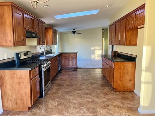 6062 Rouner Dr, Riverside CA  92509-1733 exterior