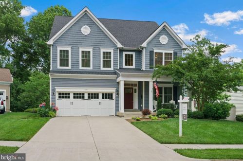 1933 Fisher Ct, Falls Church, VA 22043-1227
