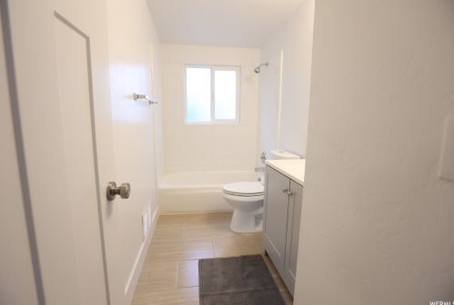 621 Hilo St, Sandy UT 84070-0904 exterior