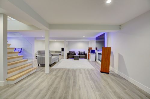 6906 Jarvis Ave, Niles IL  60714-4016 exterior