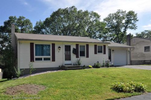 7 Vanderbilt Ter, Coventry, RI 02816-4228