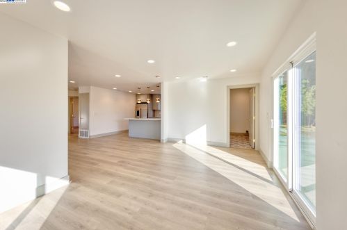 32 Alan Way, Pacheco, CA 94553-3602