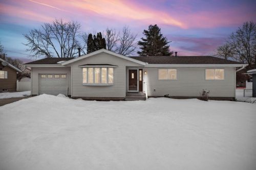 1909 Edgewood Ln, Hastings, MN 55033-3310