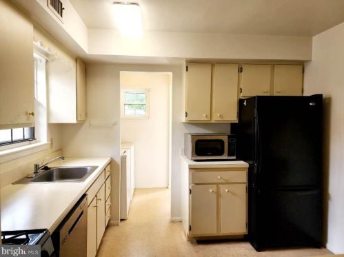 50 Valleybrook Dr, Lancaster PA  17601-4612 exterior