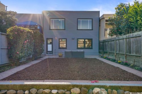 447 Girard St, San Francisco CA 94134-2109 exterior