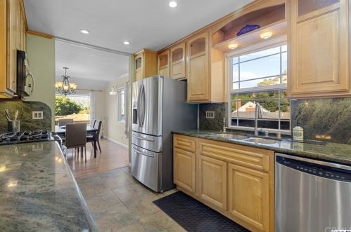 1048 Eilinita Ave, Glendale CA  91208-1130 exterior