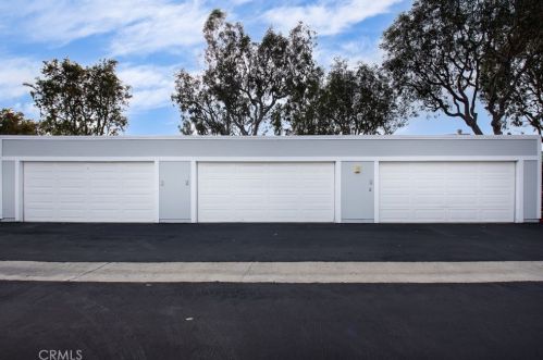 3561 Windspun Dr, Huntington Beach CA  92649-2027 exterior