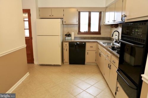 20 Apollo Dr, Trenton NJ  08620-1004 exterior