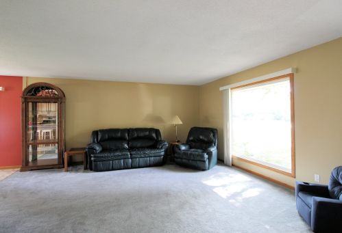 5917 Rose Cir, Saint Anne, IL 60964-4481