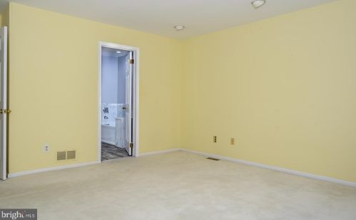 14 Hanover Ct, Princeton NJ  08540-7066 exterior
