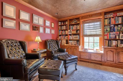 1991 Pickering Trl, Lancaster PA 17601-4972 exterior