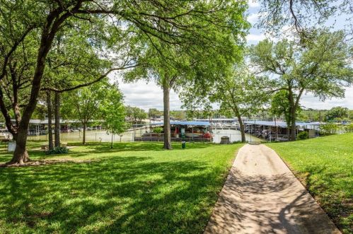 8100 Lea Shore St, Fort Worth TX  76179-3219 exterior