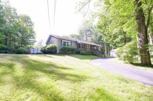 22 Dee Dee Dr, Sandown, NH 03873-2029