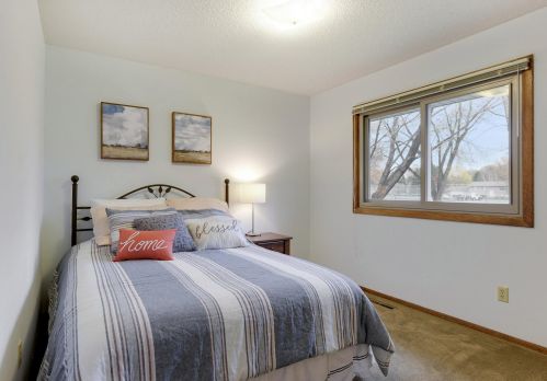 5498 Daisy Ct, Saint Paul MN  55110-2218 exterior