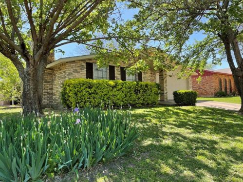 1405 Burmeister Rd, Fort Worth TX  76134-3619 exterior