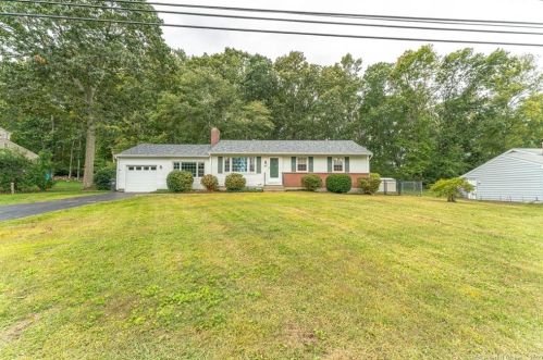 25 Oakwood Dr, Gales Ferry, CT 06335-1630