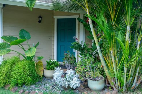 87-1028 Kahiwelola St, Nanakuli, HI 96792