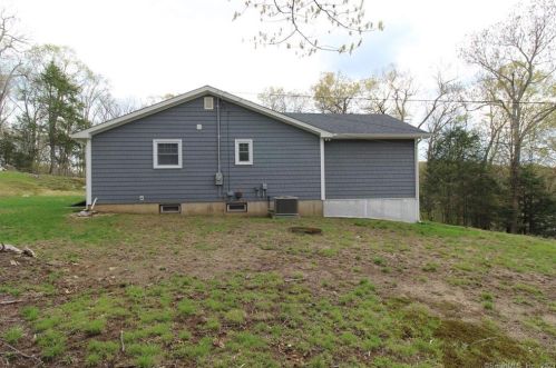 75 Ridge Dale Rd, Upper Stepney CT  06468-1244 exterior