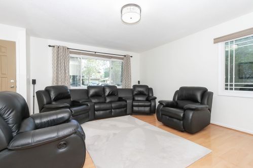 1316 Sea Biscuit Ln, Hanover Park, IL 60133-5560