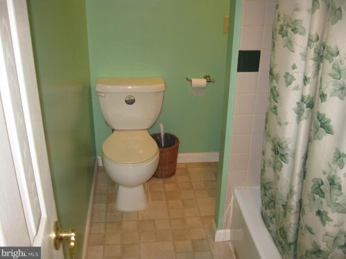 830 Emerson Dr, Falling Waters, WV 25419-4141