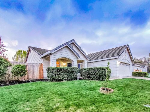 997 Thompson Cir, Folsom, CA 95630-7531
